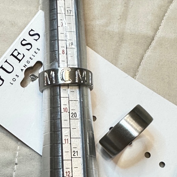 Guess Los Angeles, Roman Ring Set of 3 silver rings - Picture 13 of 13